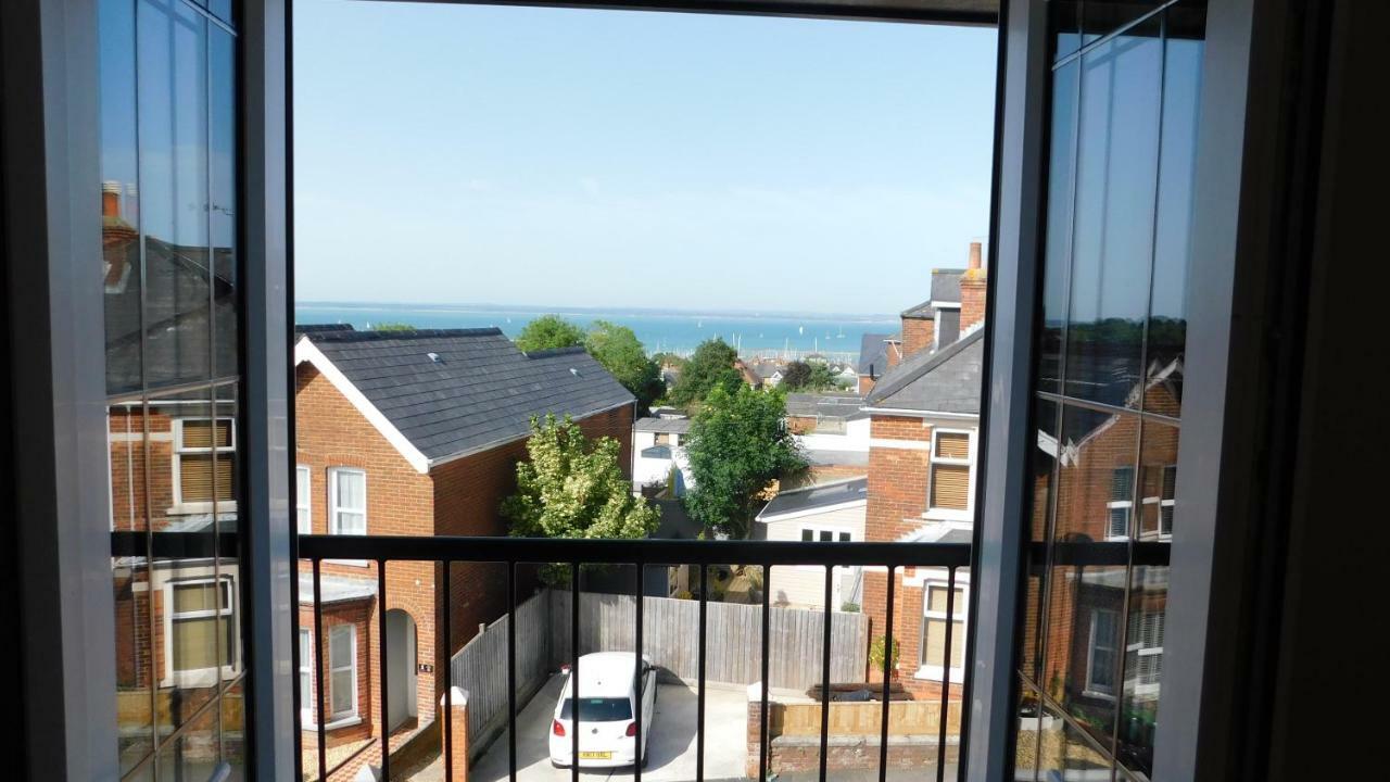 Halcyone Villa Cowes  Extérieur photo